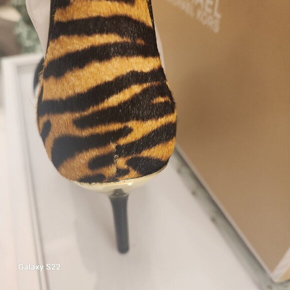 Michael Kors. "Amal" Heeled Sandals. NIB. Size 6.5 - Picture 5 of 11